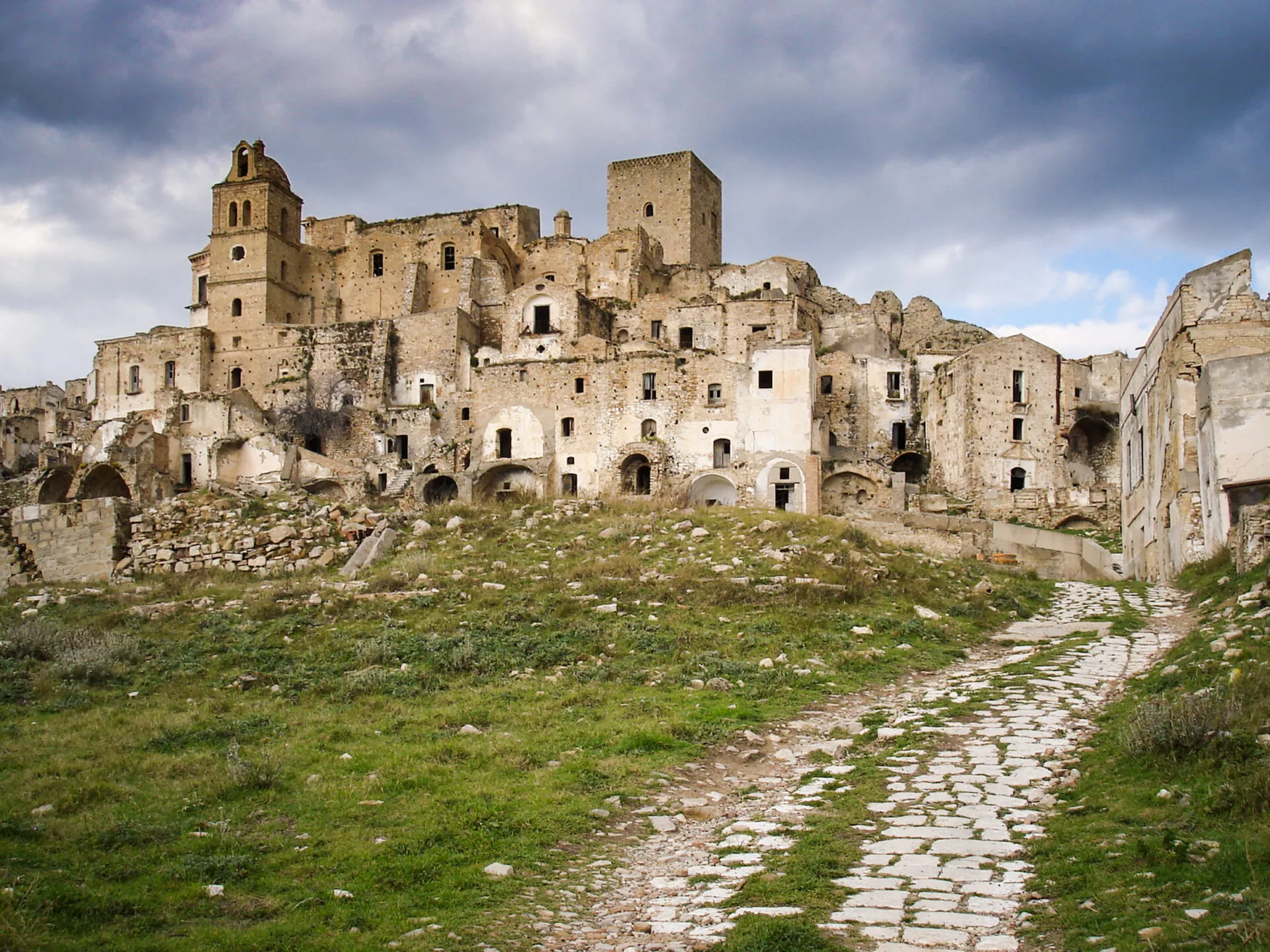 Stone and brick building at Craco