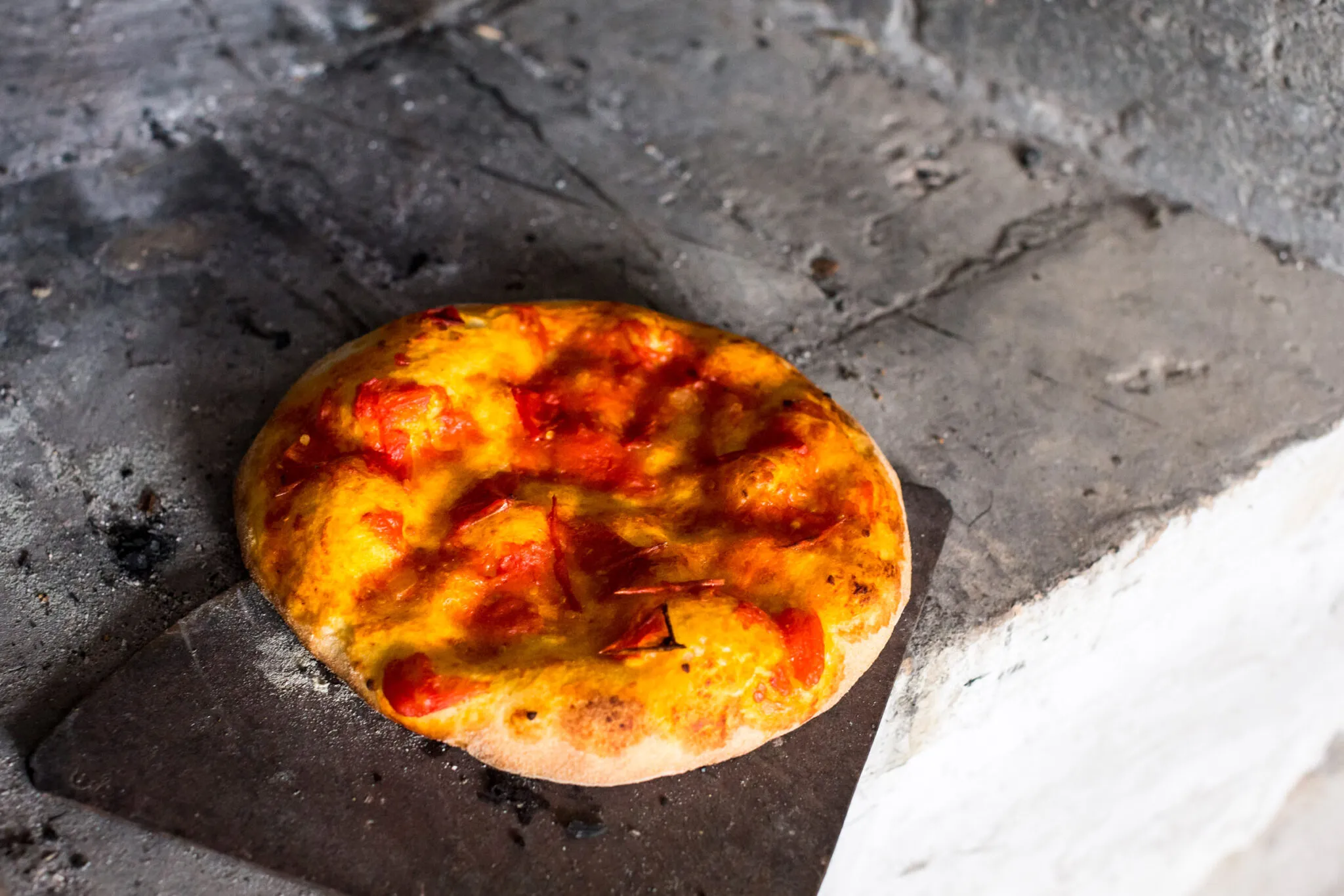 A freshly cooked pizza