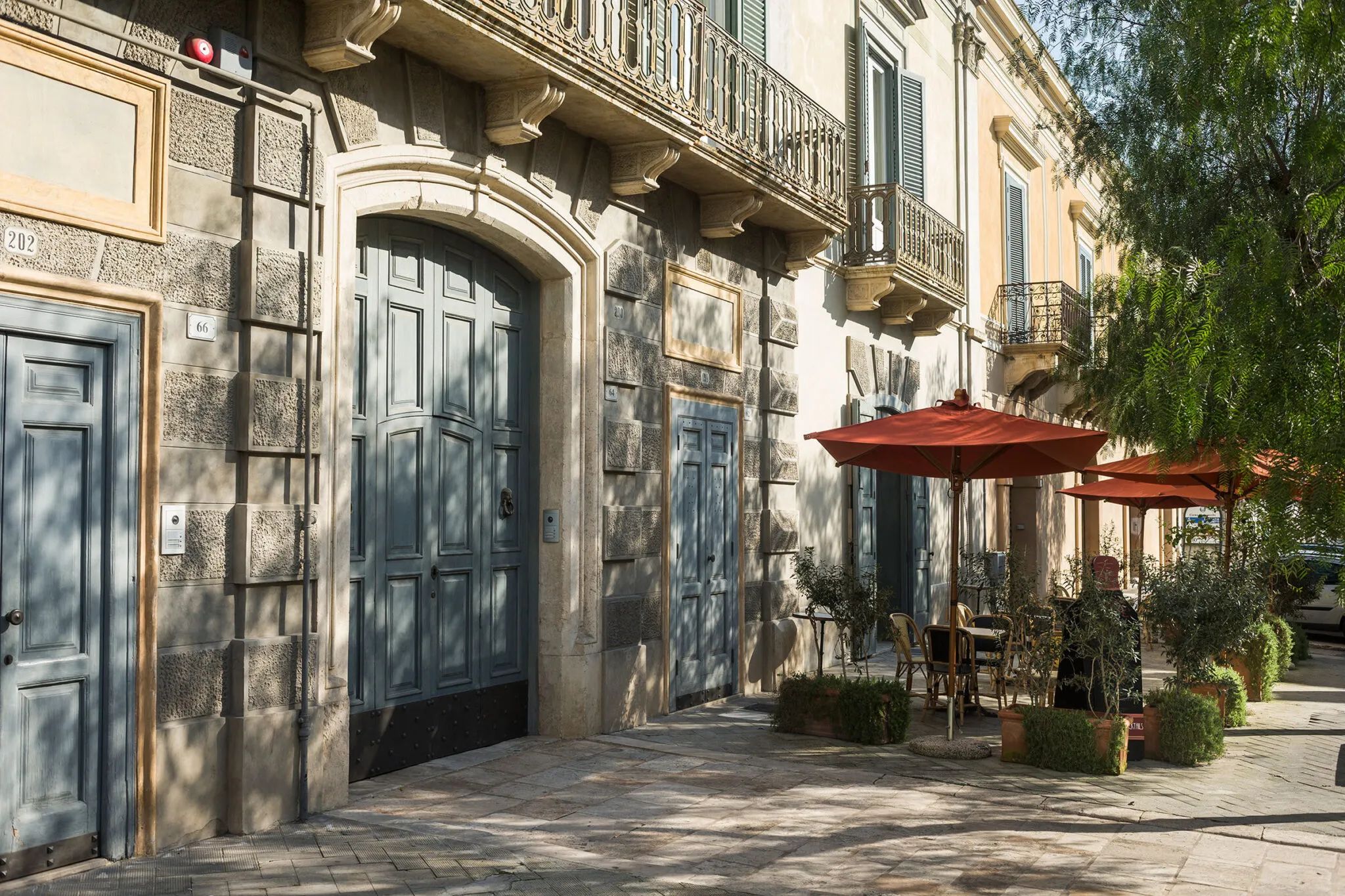 Cinecitta bar exterior